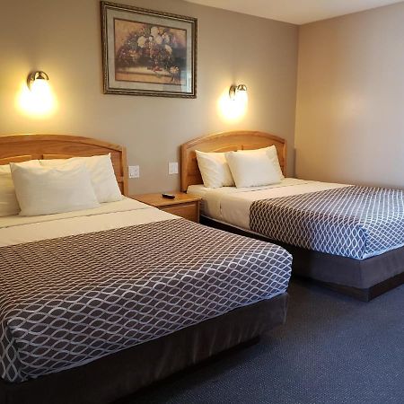 Lamplighter Inn Three Hills Esterno foto