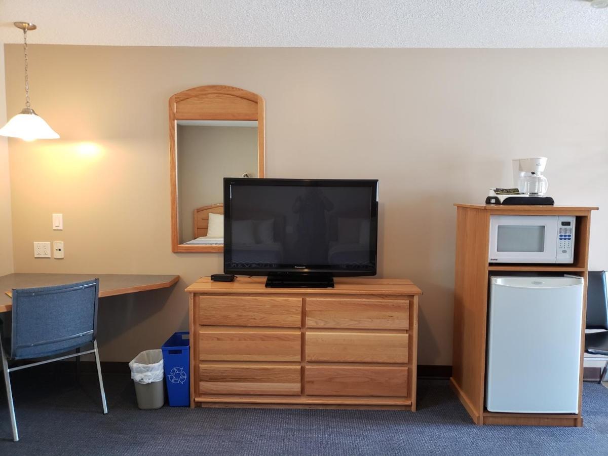 Lamplighter Inn Three Hills Esterno foto